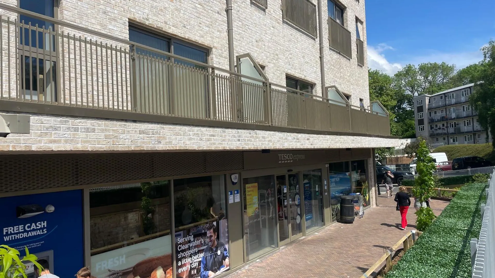 Supermarket, Restaurant & Parking Below With View