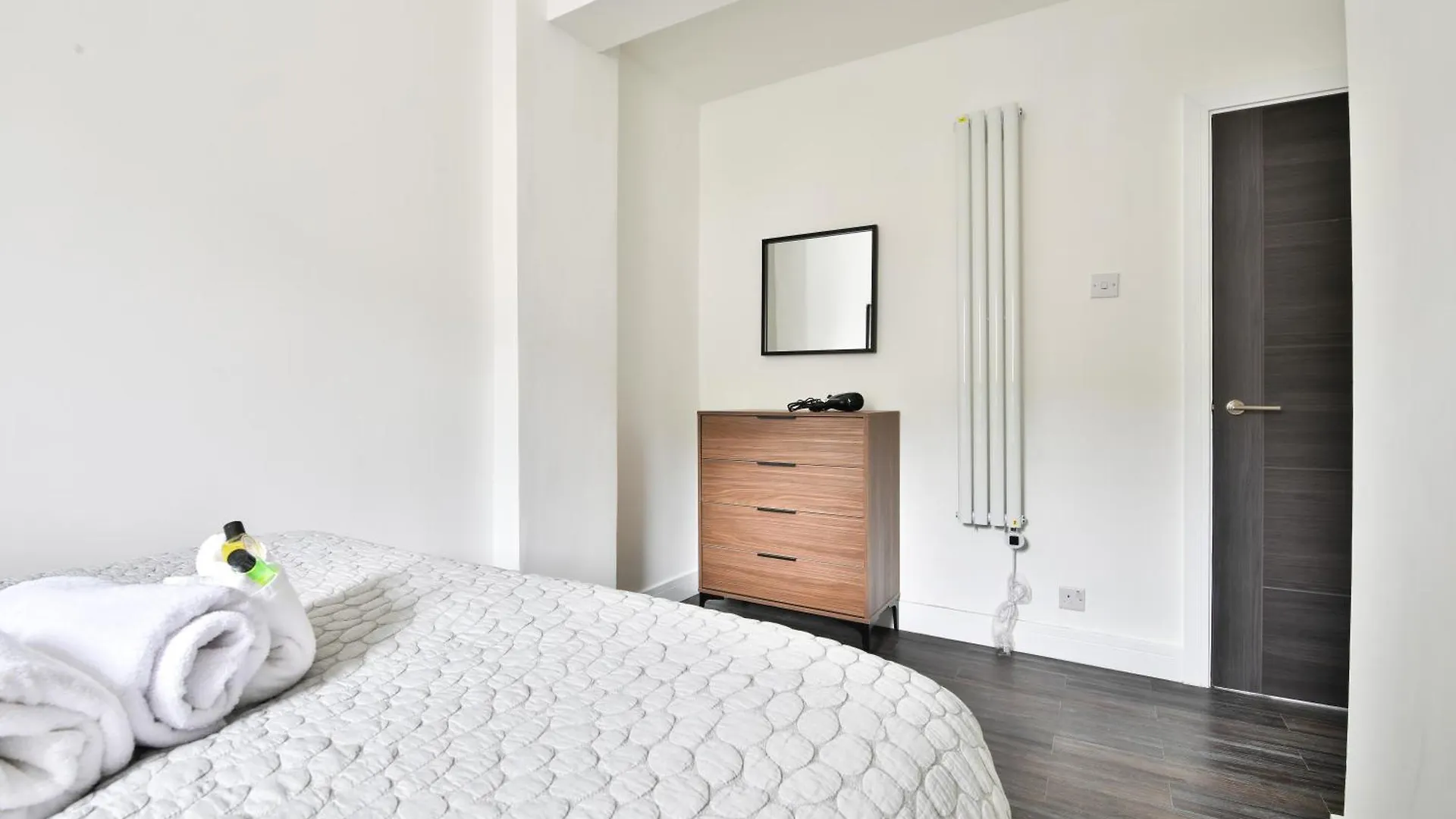 아파트 Amber Vista 2 Bedroom Apartments- Supermarket, Coffee Shop, Restaurants & Parking Below 카디프