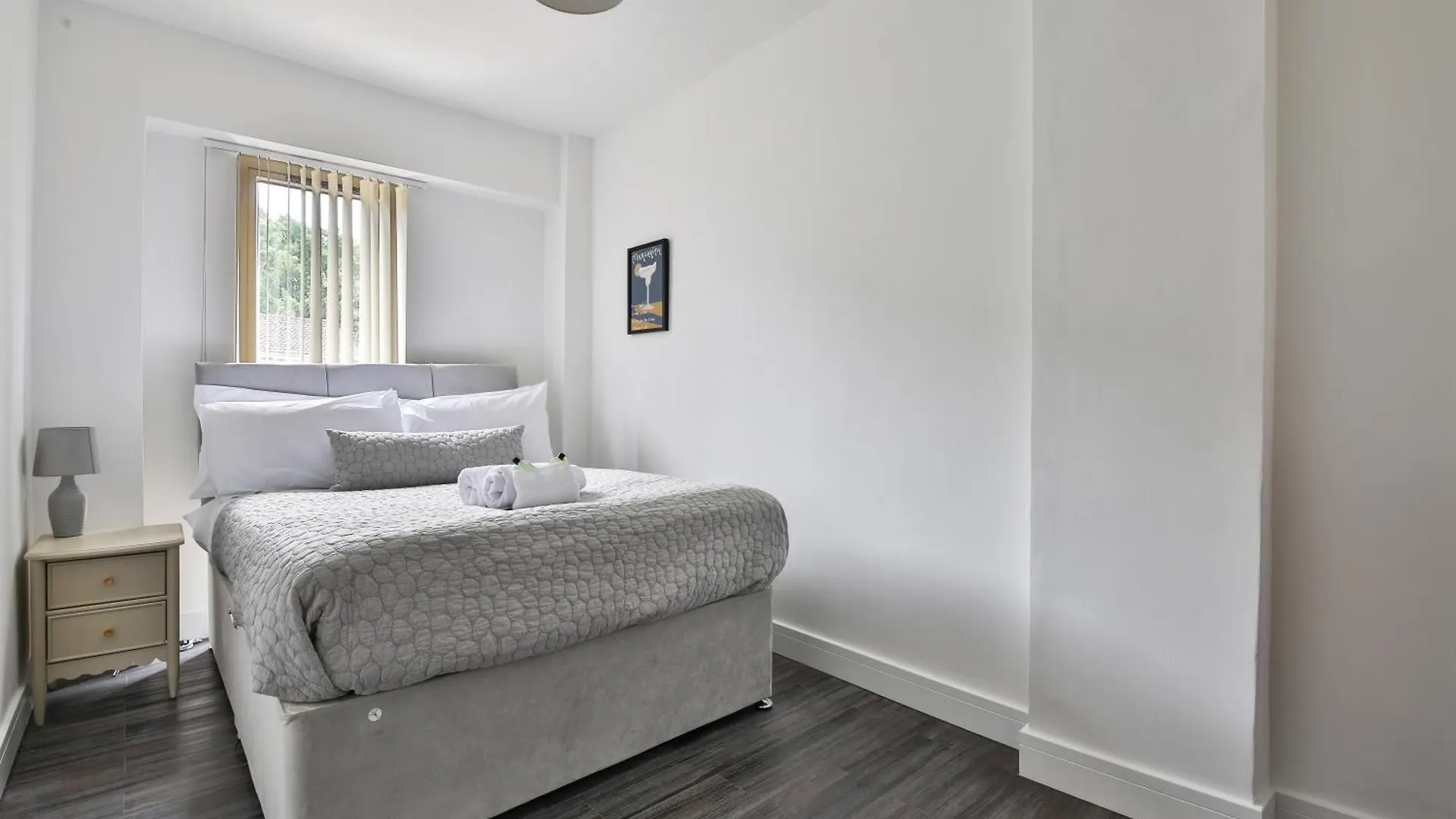 Amber Vista 2 Bedroom Apartments- Supermarket, Coffee Shop, Restaurants & Parking Below 카디프 0*,  영국
